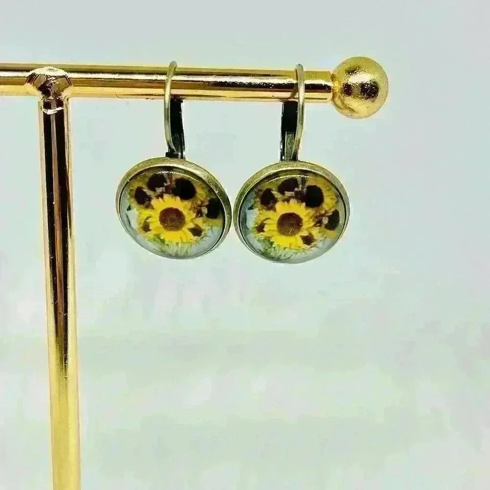 Vintage Feel Sunflower Print Earrings - Picture 3 of 5